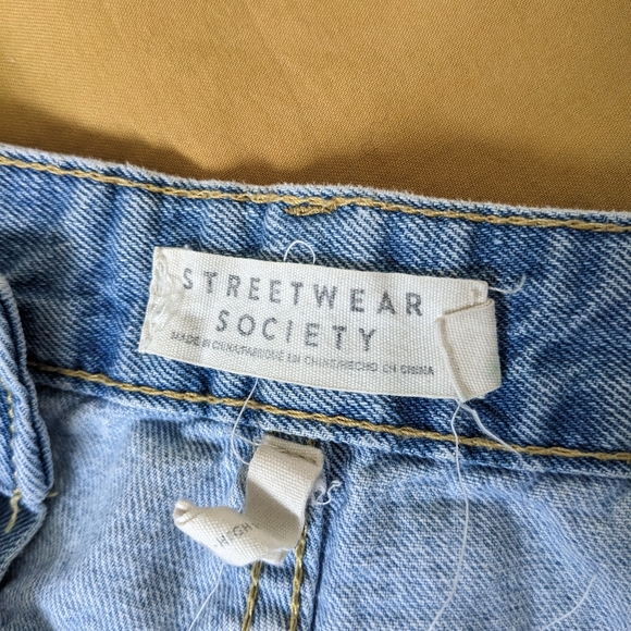 Streetwear Society Pineapple Print Shorts - Picture 3 of 3